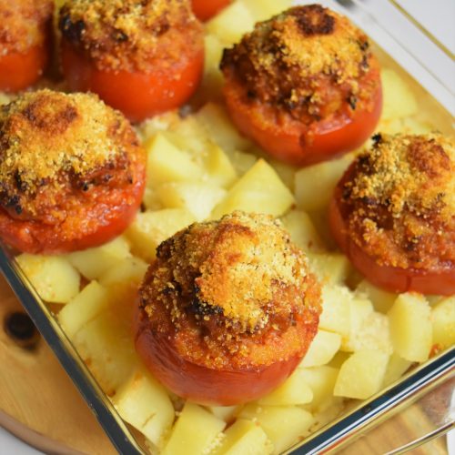 Tomates farcies et pommes de terre