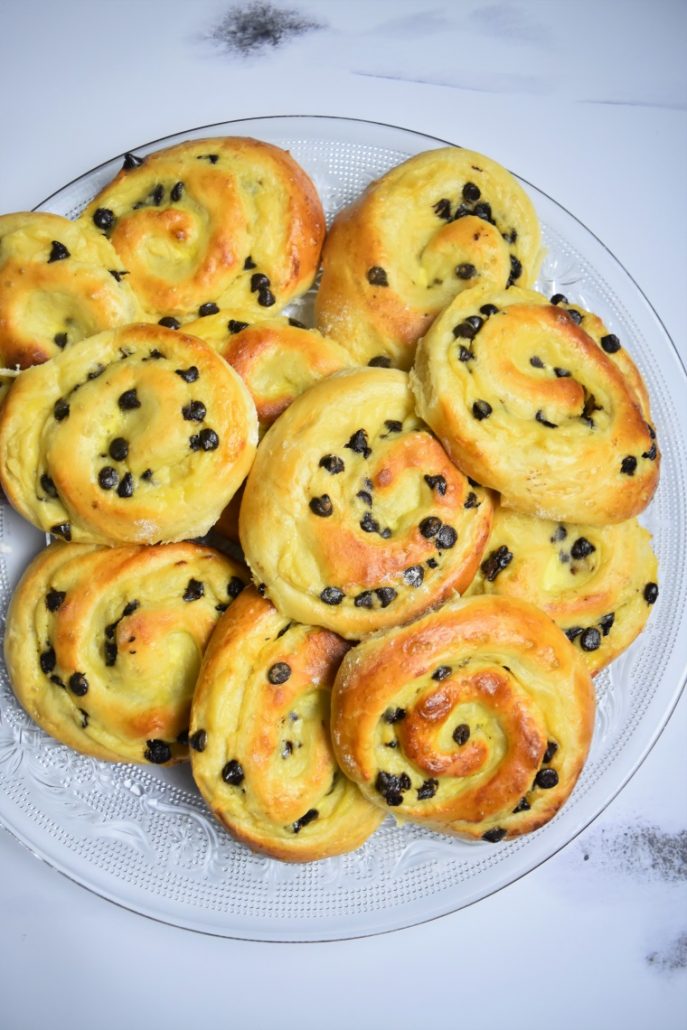 Escargots briochés à la crème et pépites de chocolat