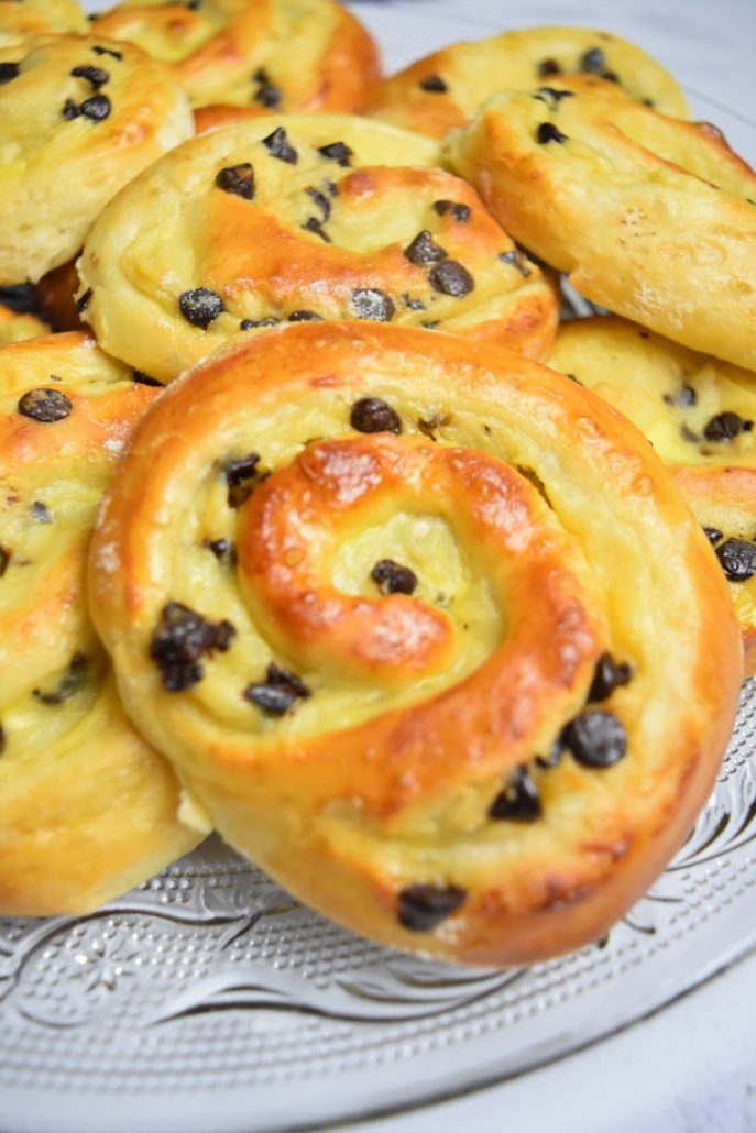 Brioches escargots à la crème pâtissière et pépites de chocolat