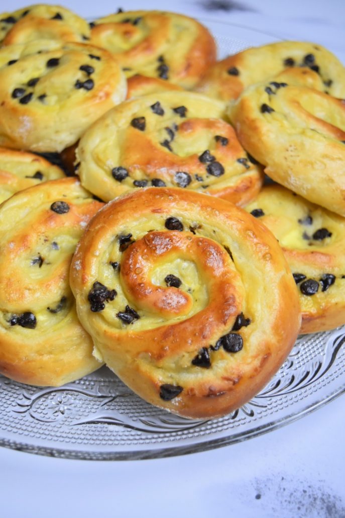 Brioches escargots à la crème et pépites de chocolat