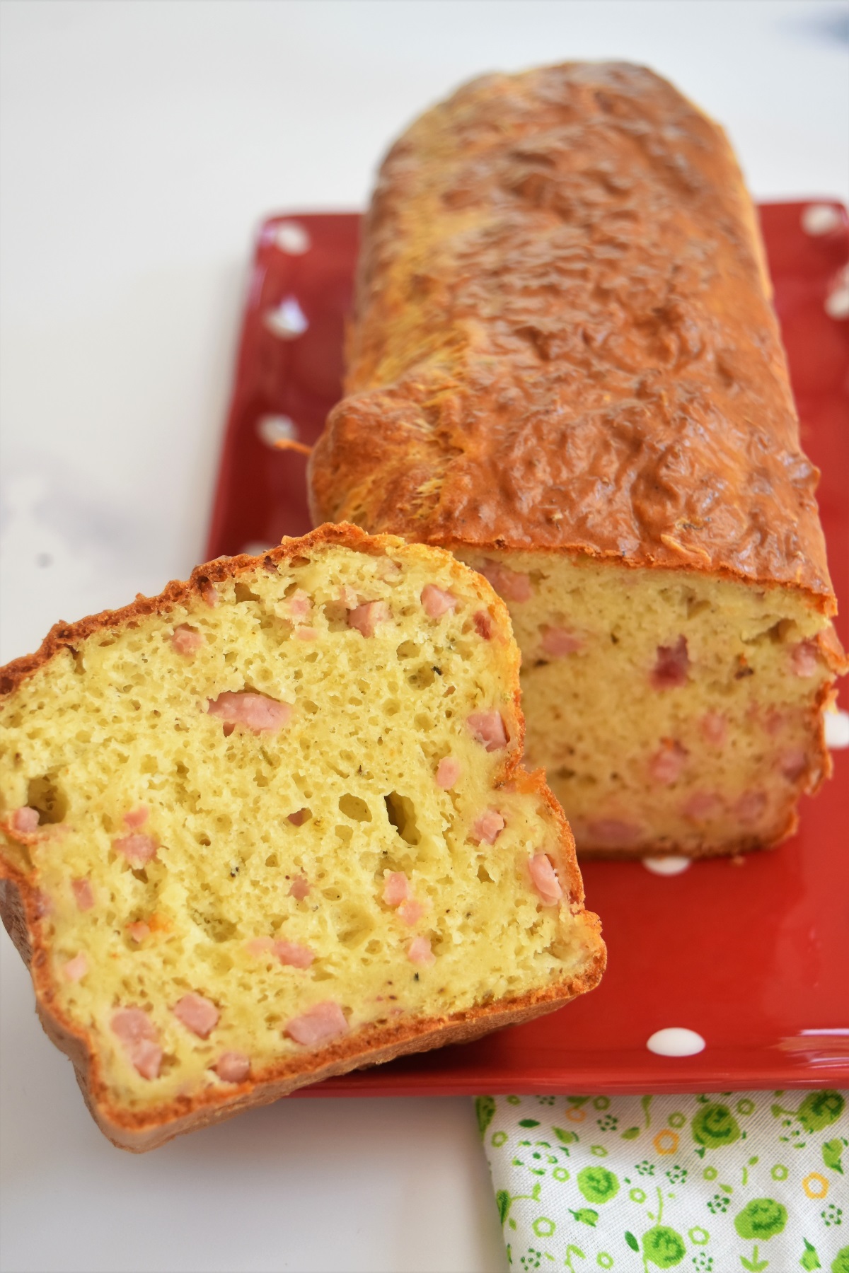 Recette Cake salé pour l'apéritif au jambon et aux olives 