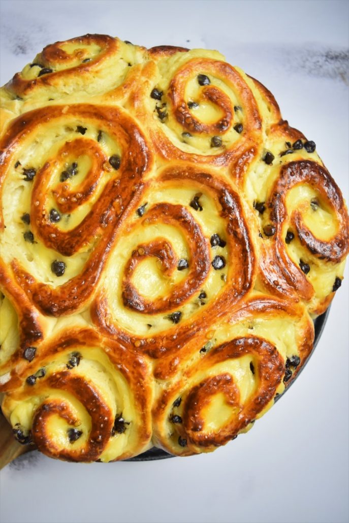 Brioche roulée à la crème et chocolat