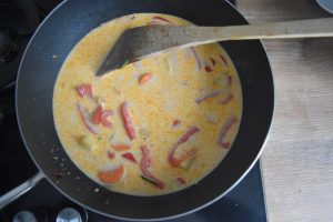 Bouillon thaï au curry rouge et coco