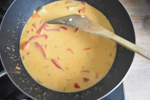 Bouillon au curry rouge crémeux
