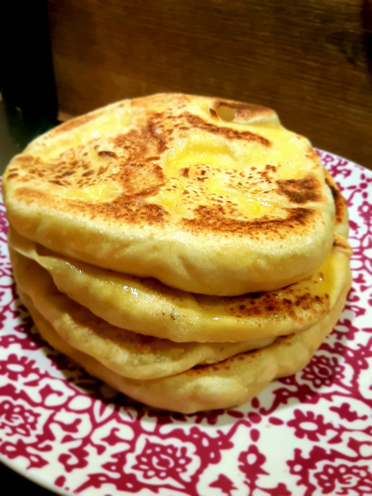 Pain indien au fromage à la poêle