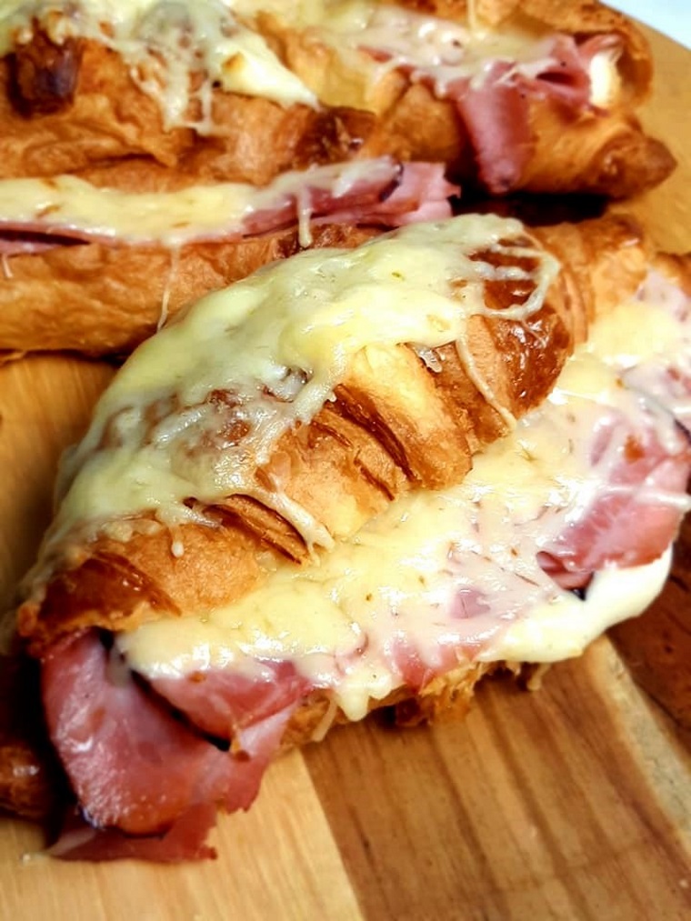 Croissants jambon fromage maison