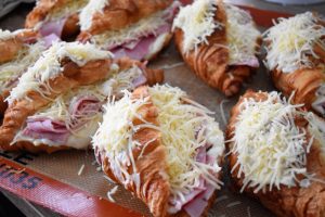 Croissants au jambon maison