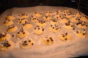 Cuisson des chouquettes aux pépites de chocolat