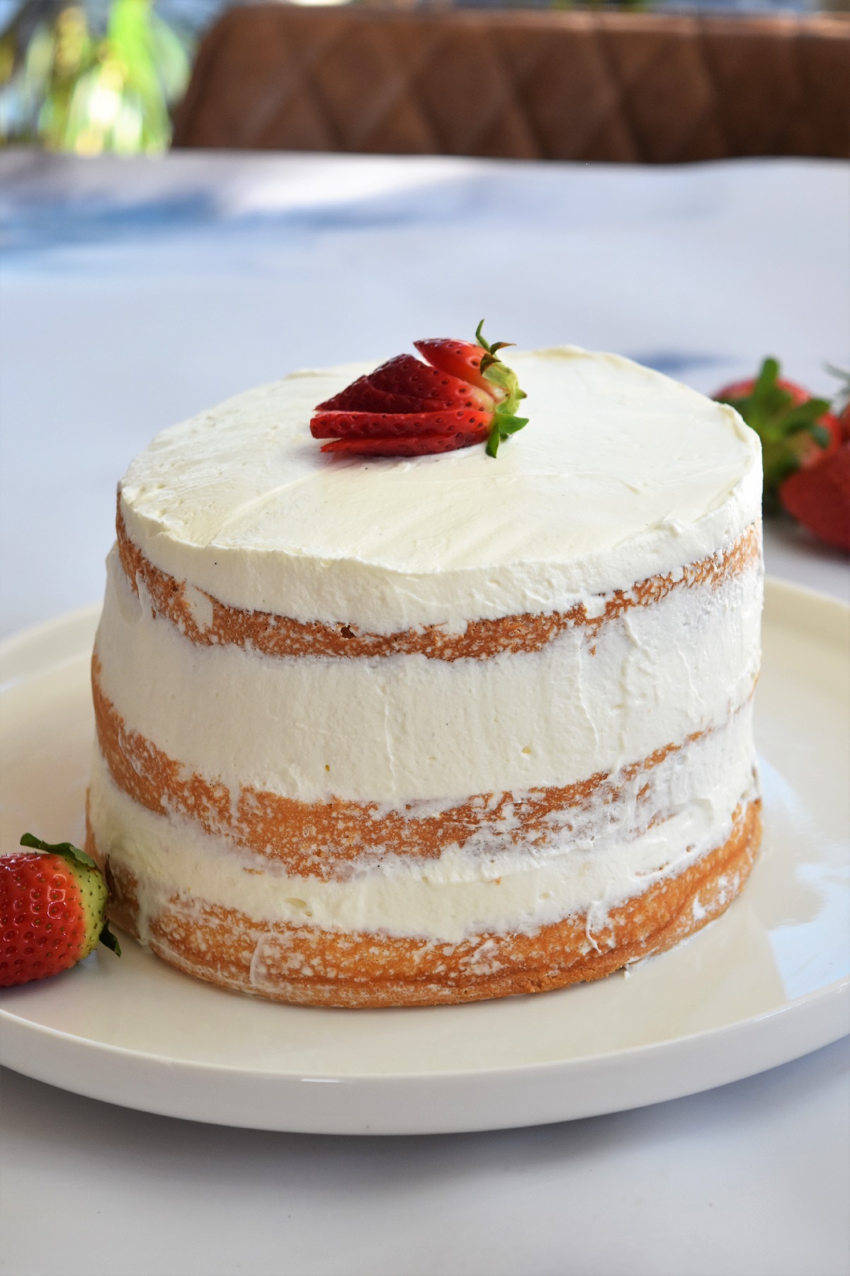 Naked cake aux fraises - recette de gâteau festif