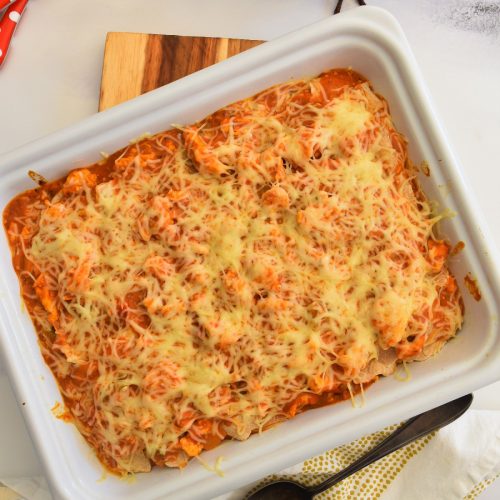 Lasagnes au poulet, poivrons et béchamel tomate