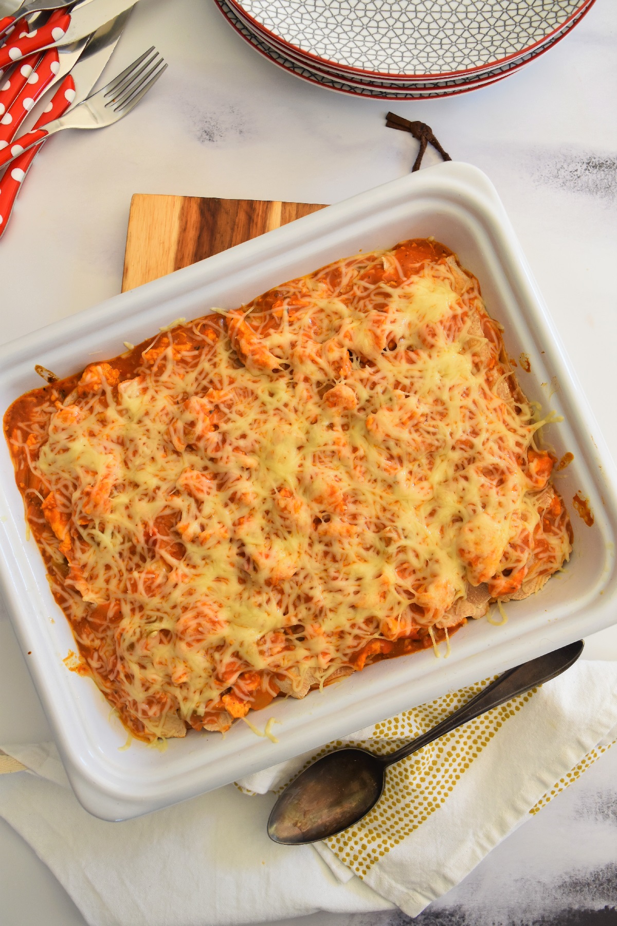 Lasagnes au poulet, poivrons et béchamel tomate