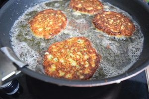 Cuisson des beignets de courgettes