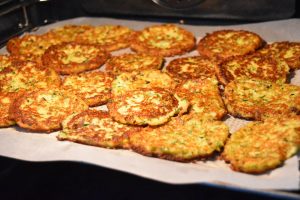 Réchauffer des beignets de courgettes