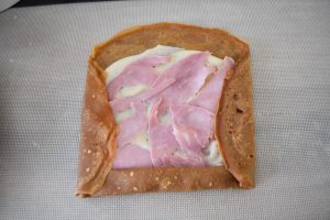 Comment rouler une crêpe au jambon