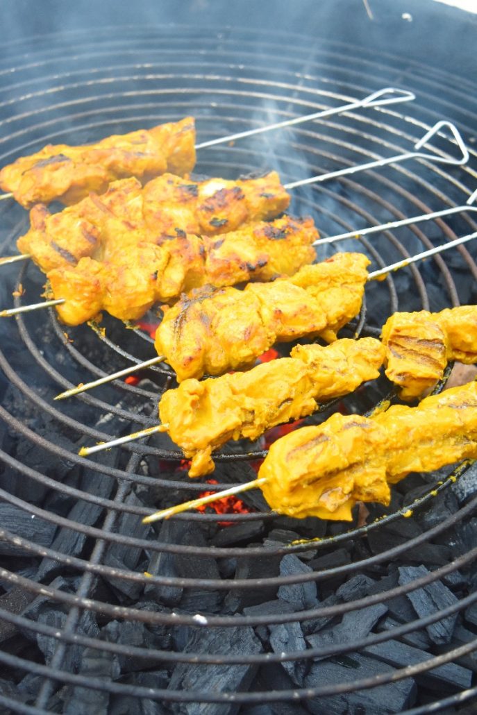 Brochettes de poulet épicées au barbecue