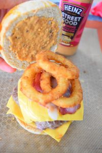 Hamburger aux onion rings