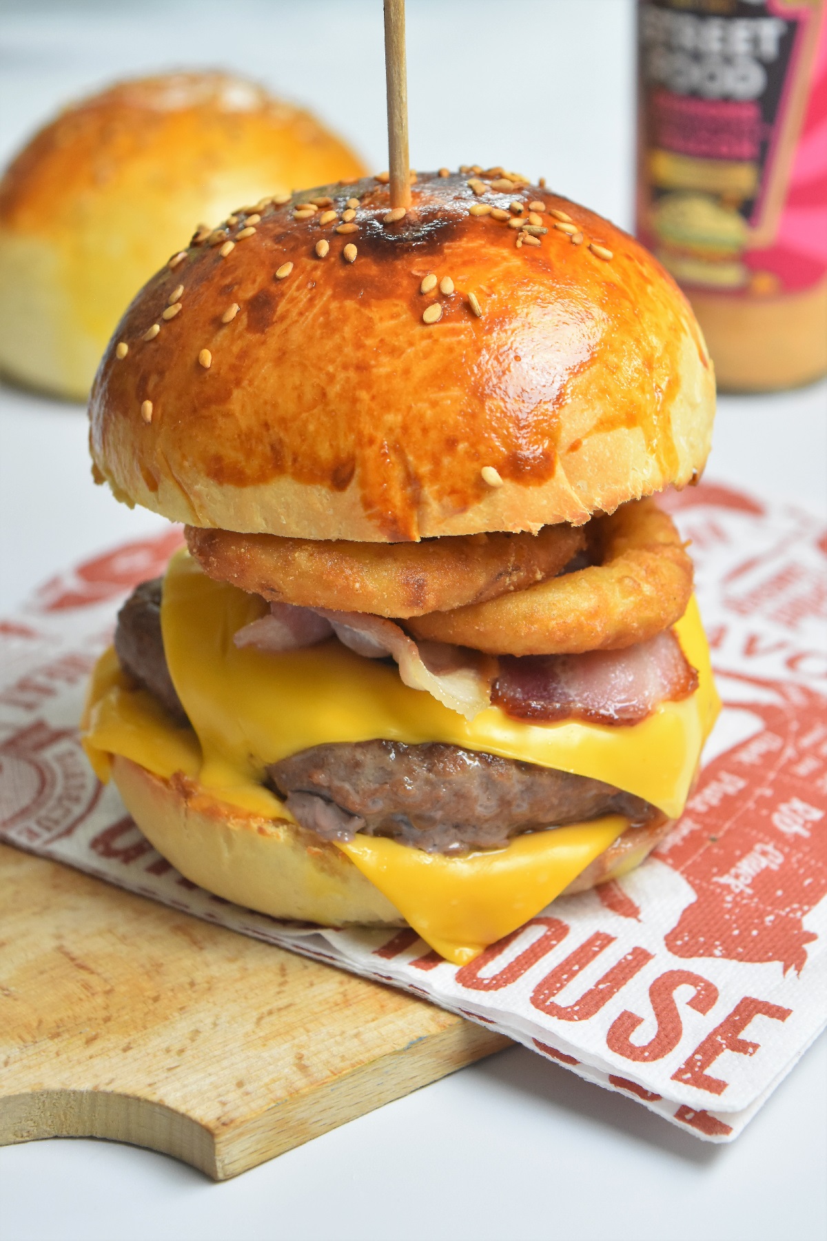 Burger au bacon et onion rings