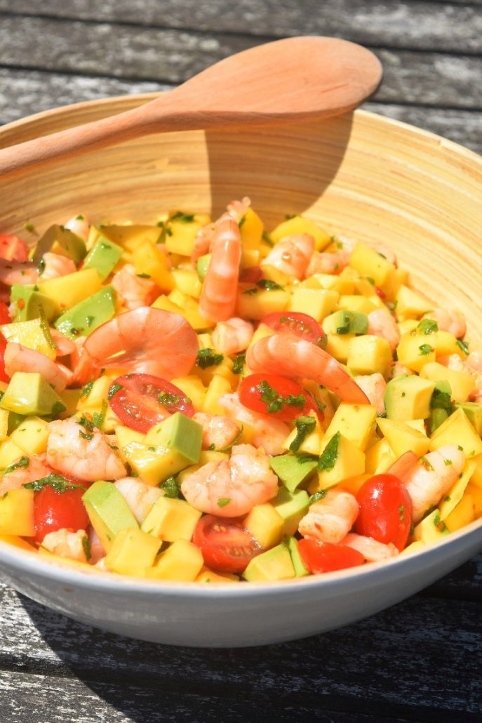 Salade aux crevettes, avocat et mangue