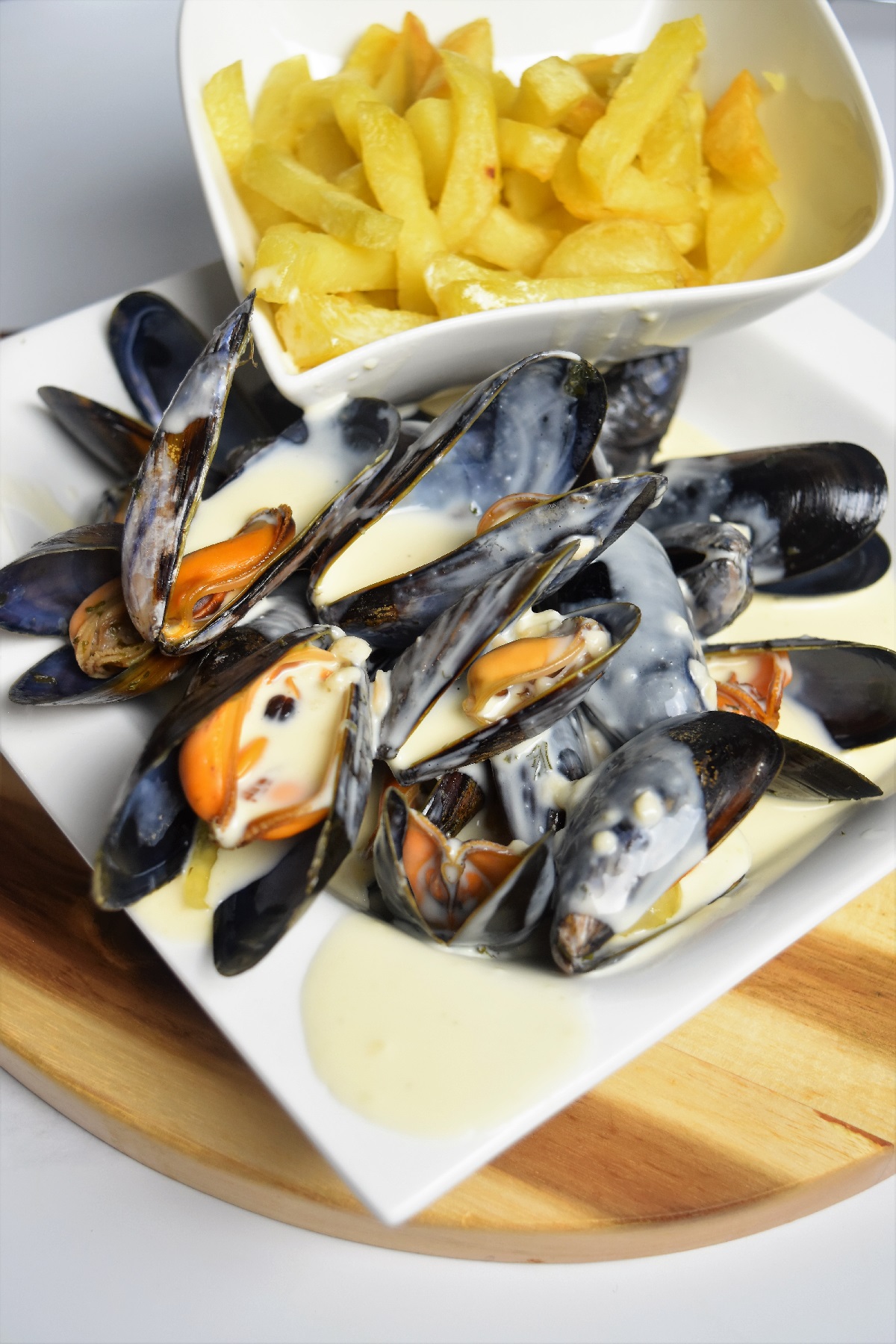 Moules marinières au Cookeo, sauce maroilles et frites