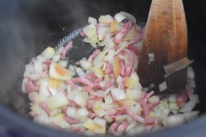 Oignon et lardons dorés au Cookeo