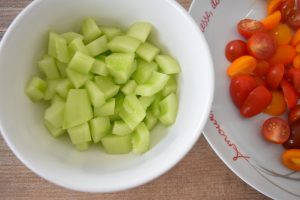 Dés de concombre pour salade grecque