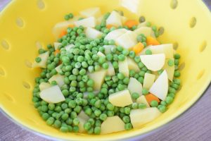 Pommes de terre, carottes et petits pois