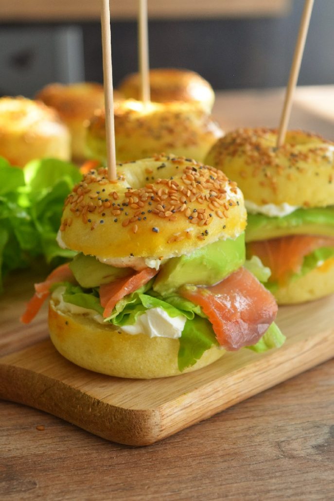 Mini bagel au saumon fumé et avocat