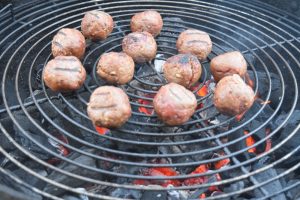 Boulettes de viande cuites au barbecue