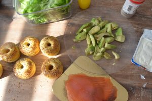 Faire des bagels au saumon fumé et avocat