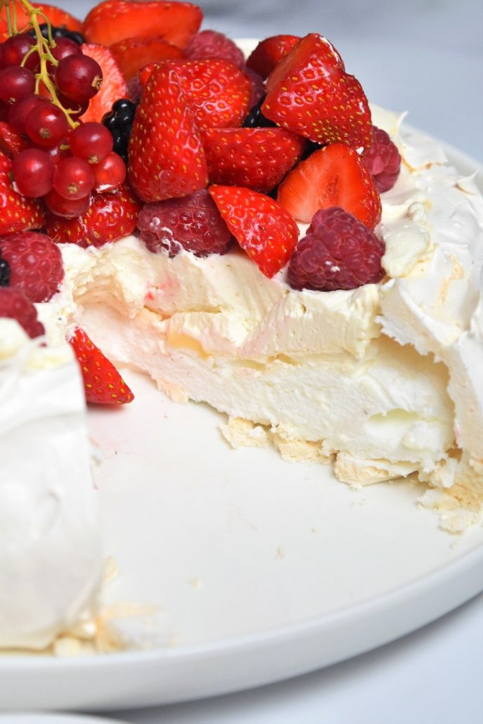 Pavlova avec meringue croustillante et fondante