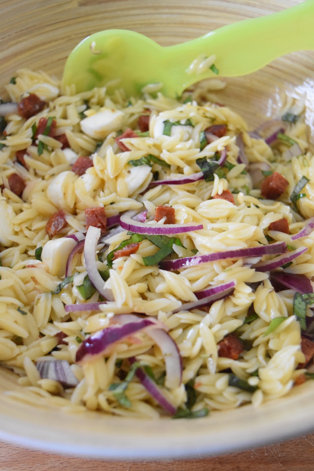 Salade d'orzo au chorizo et mozzarella - recette facile