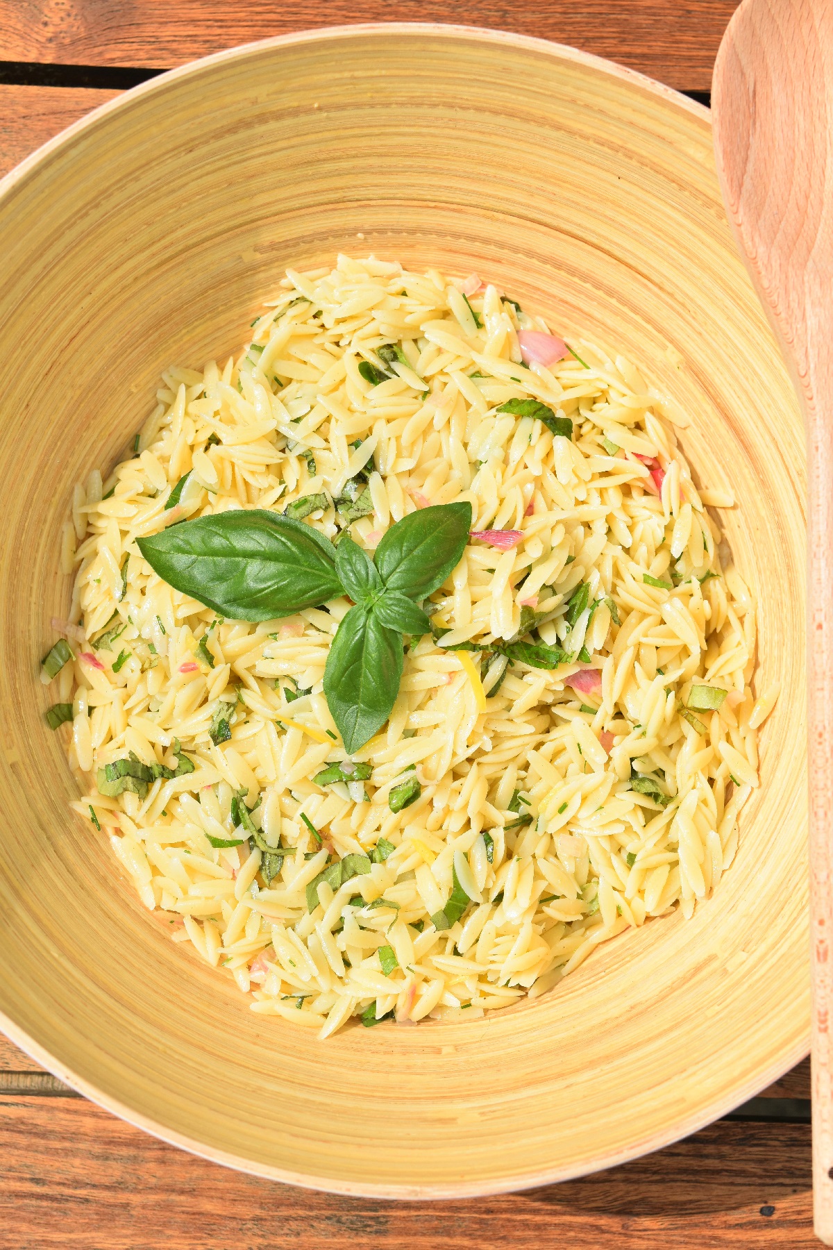 Salade d'orzo aux herbes fraîches