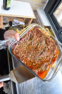 Bavette de boeuf marinée à la sauce chimichurri