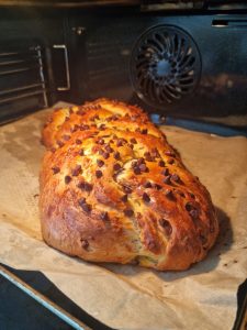 Cuisson de la brioche tressée aux pépites de chocolat