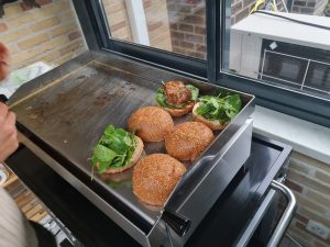 Burger foie gras, épinards et chutney