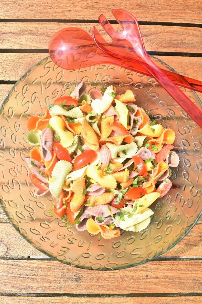 Salade aux pâtes colorées