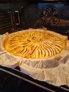 Cuisson de la tarte aux pommes alsacienne