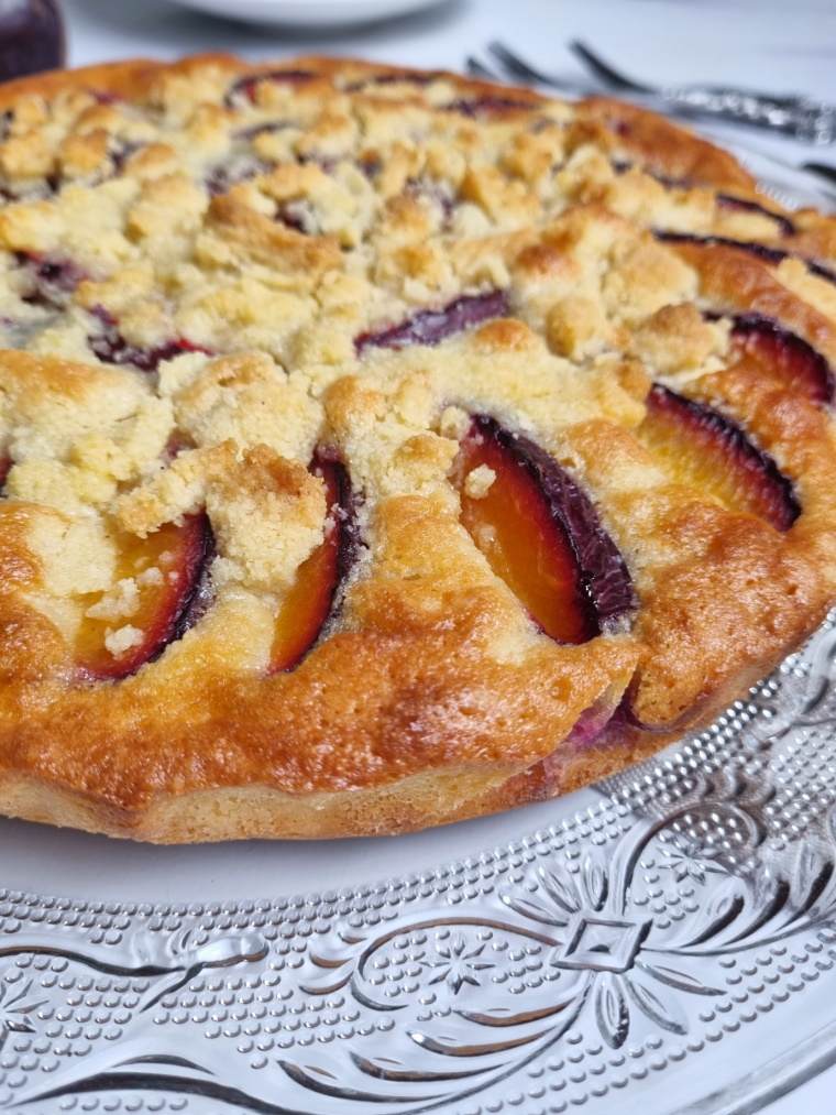 Tarte moelleuse aux prunes rouges