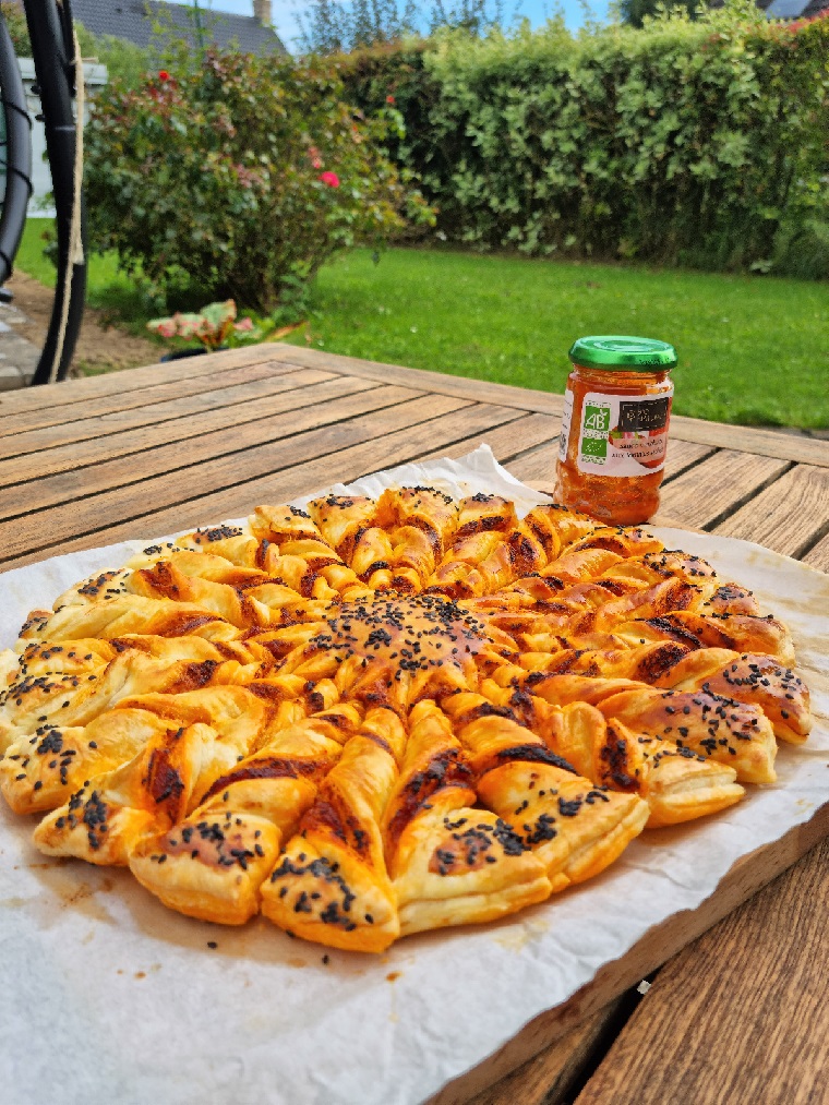 Tarte soleil à la sauce aux tomates séchées et fromage