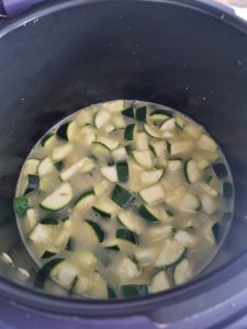 Faire un risotto de pâtes aux courgettes au Cookeo