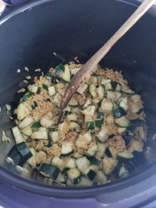 Risotto de pâtes aux courgettes et vin blanc