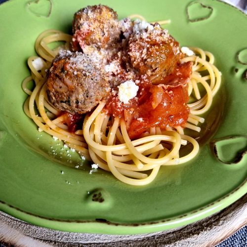 Spaghetti aux boulettes de boeuf à la sauce tomate