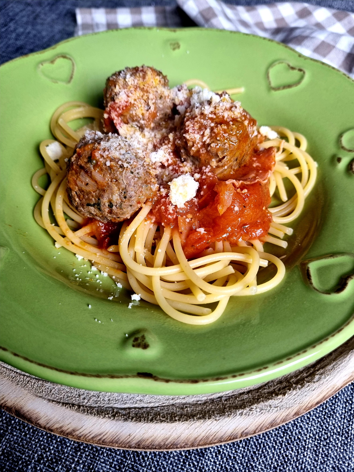 Spaghetti aux boulettes de boeuf à la sauce tomate