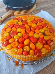 Démouler une tarte tatin