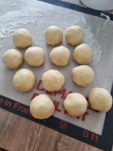 Boules de pâte à brioche pour buchty mascarpone