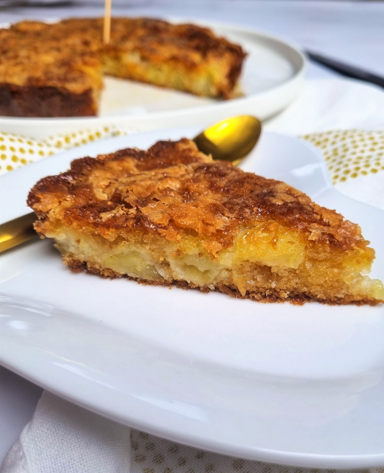 Gâteau aux pommes moelleux et croustillant