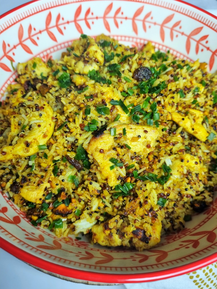 Curry de poulet au riz, quinoa, miel et fruits secs
