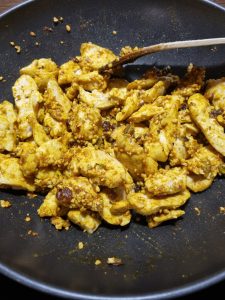 poulet curry, fruits secs et miel