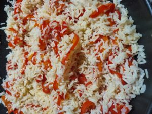 Riz sauté aux poivrons rouges