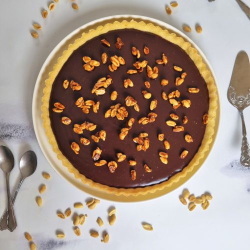 Tarte chocolat, caramel beurre salé et cacahuètes caramélisées